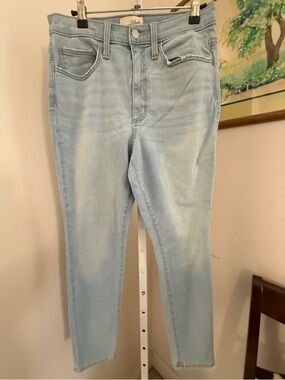 Universal Threads High Rise Skinny Jeans. NWT. Size 12S